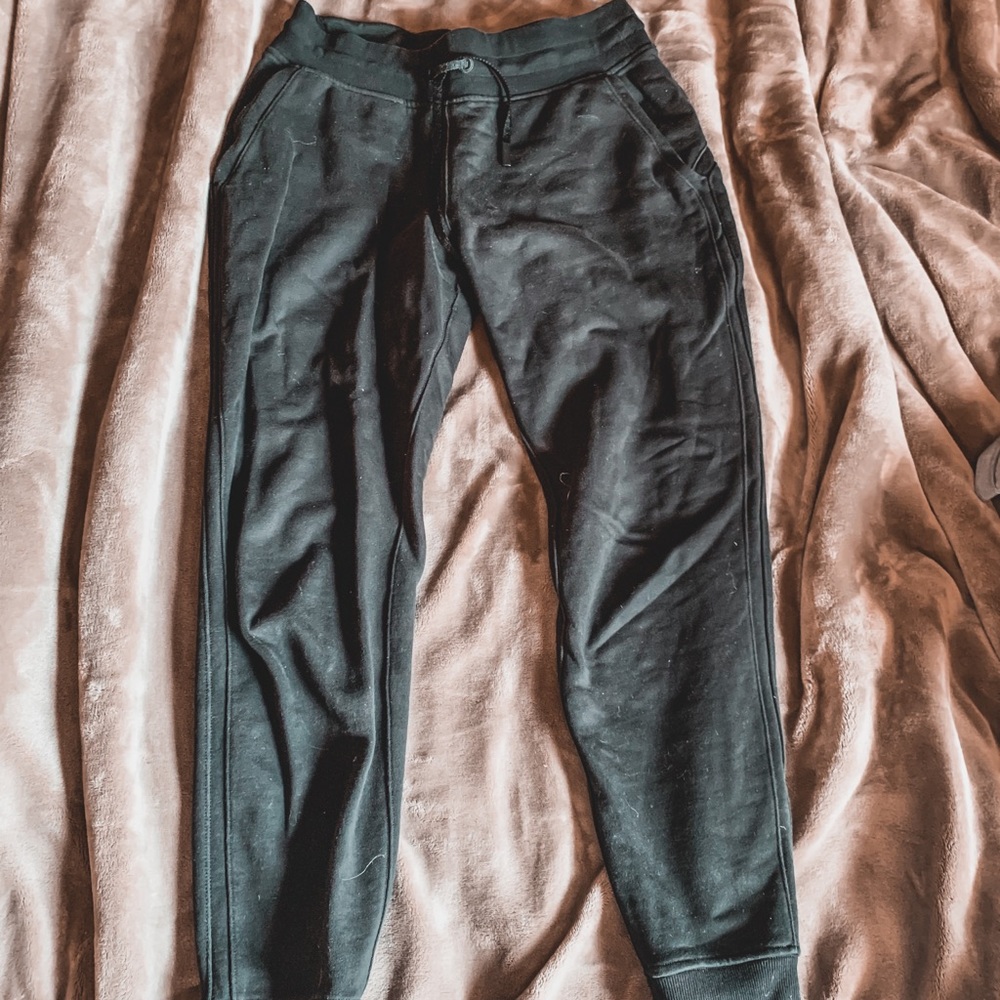 LULULEMON BLACK JOGGERS